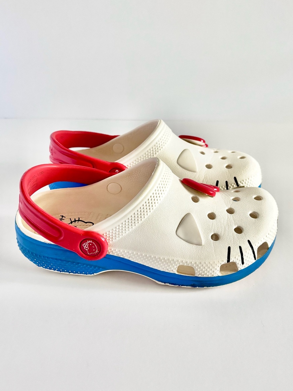 Crocs x Sanrio Hello Kitty Classic Clog Kids/Youth/Big Kids J2 Cream/Red GUC - Picture 10 of 16